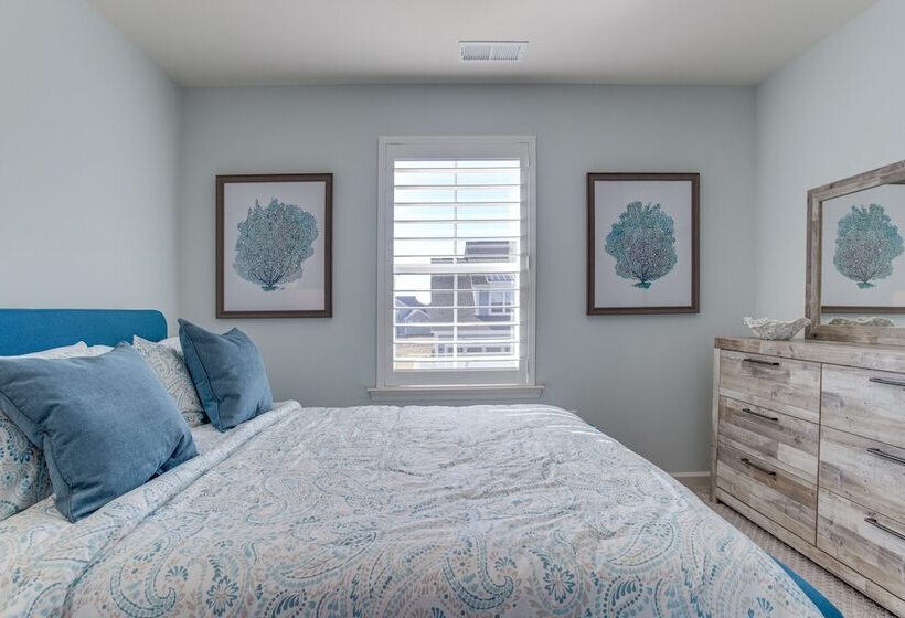 Modern & Spacious Ocean View Home W/ Pool Access