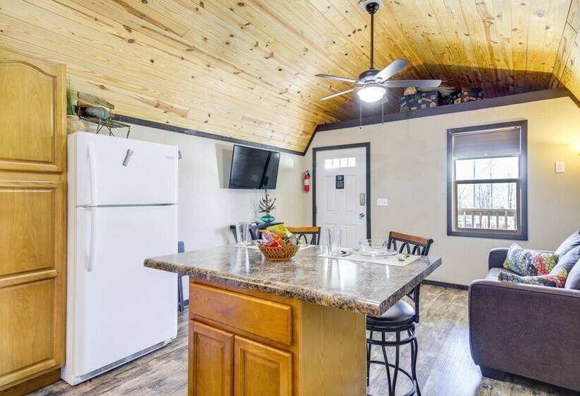 Charming Cabin Near Great Smoky Mountains!