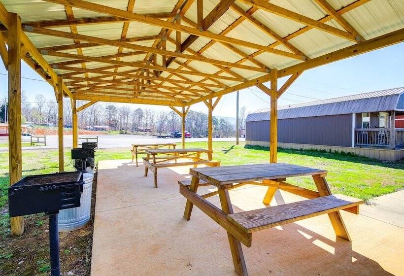 Charming Cabin Near Great Smoky Mountains!