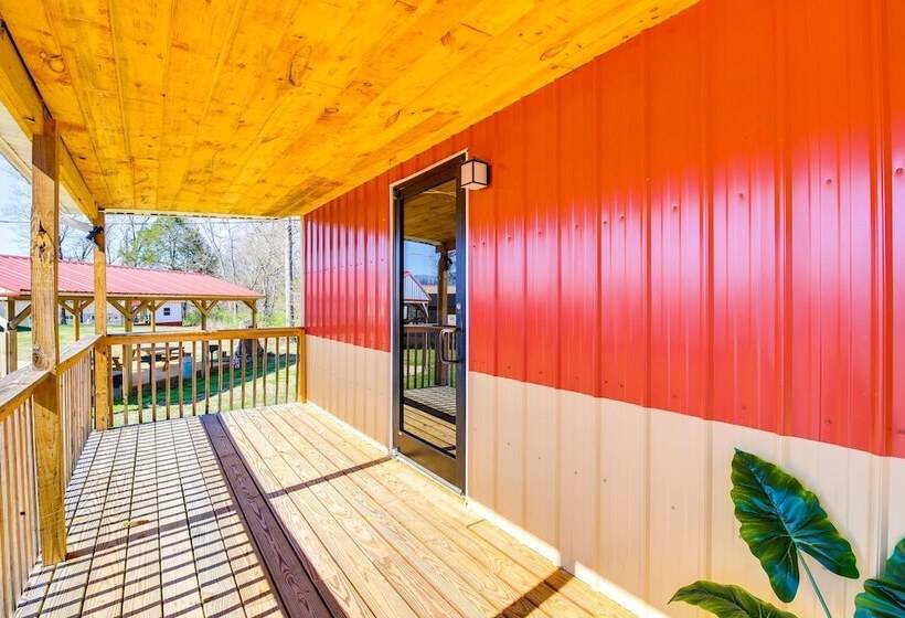 Charming Cabin Near Great Smoky Mountains!