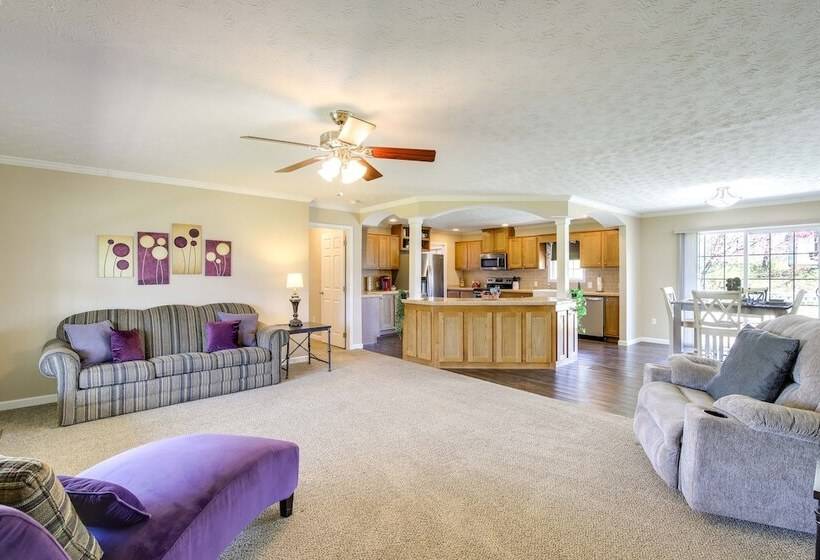 Private Hot Tub & Mountain View: Newport Home