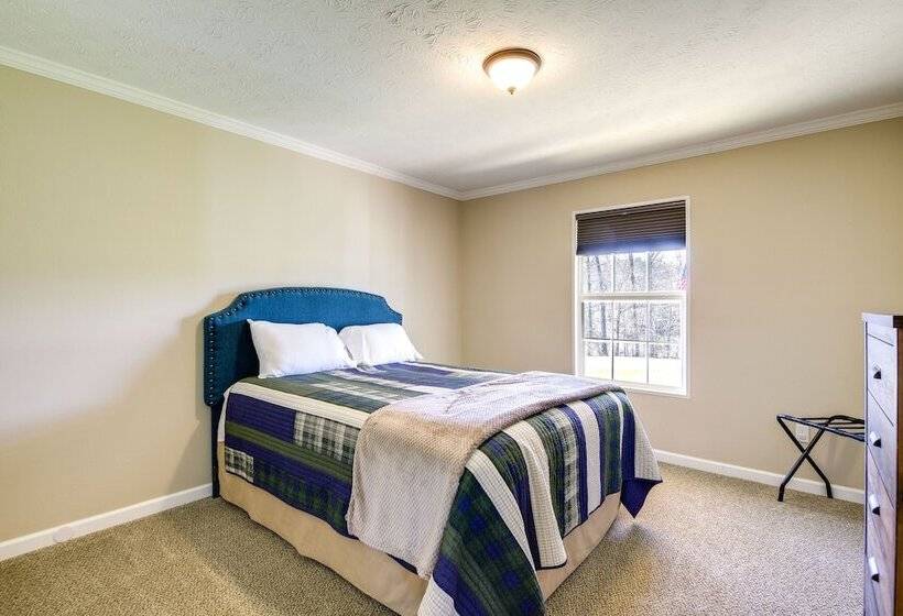 Private Hot Tub & Mountain View: Newport Home