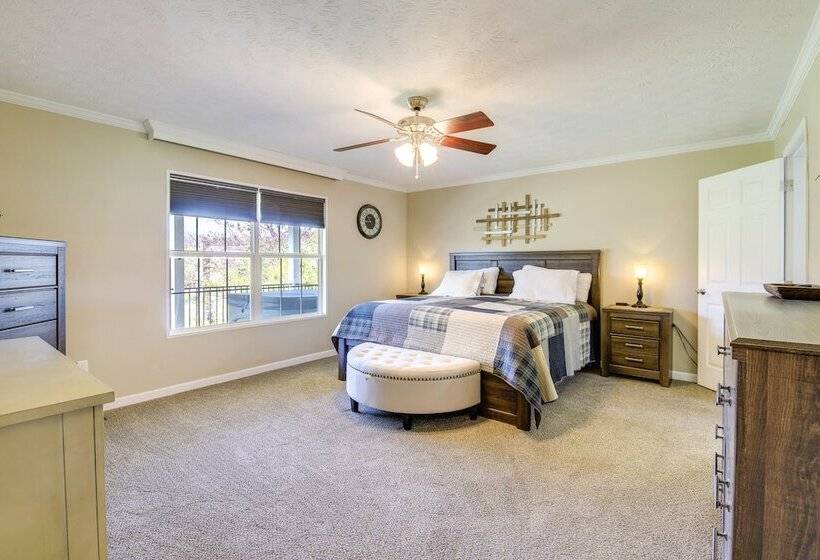 Private Hot Tub & Mountain View: Newport Home