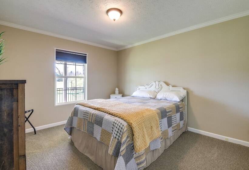 Private Hot Tub & Mountain View: Newport Home