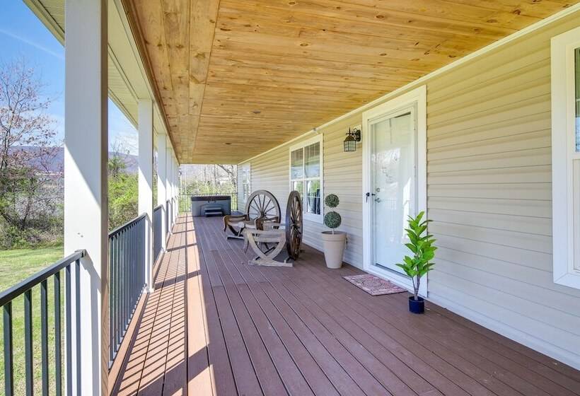 Private Hot Tub & Mountain View: Newport Home