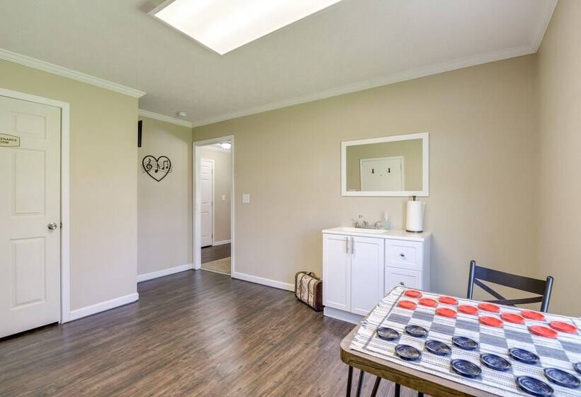 Private Hot Tub & Mountain View: Newport Home