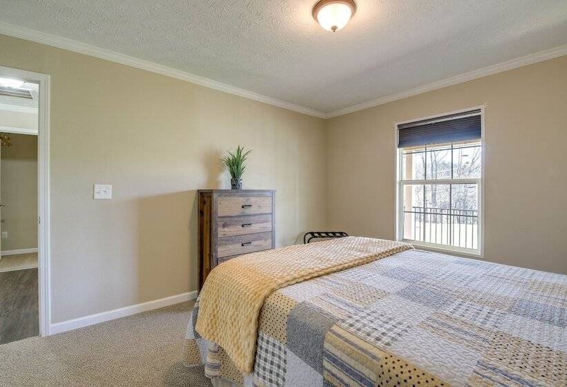 Private Hot Tub & Mountain View: Newport Home