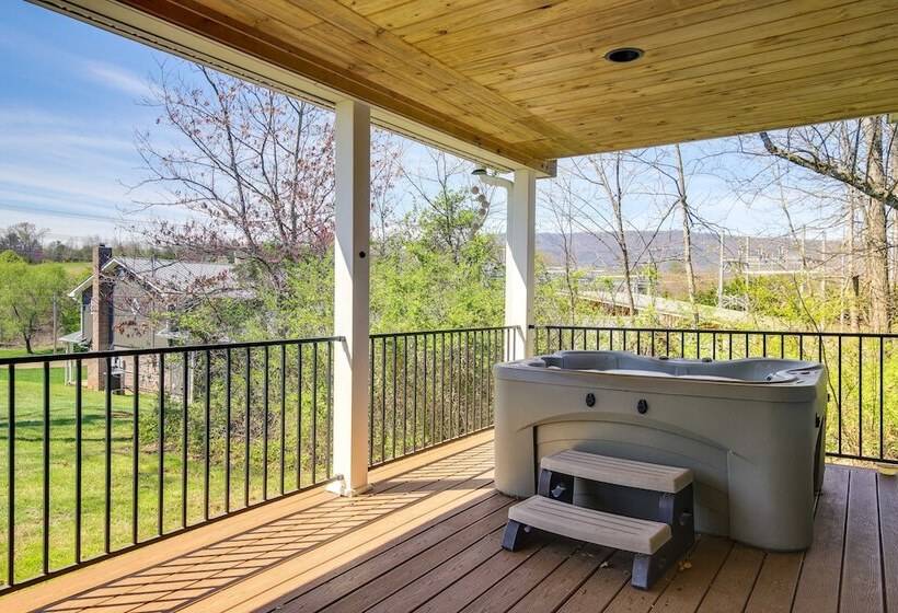 Private Hot Tub & Mountain View: Newport Home