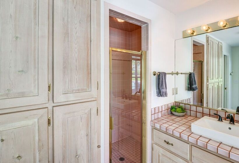 Opulent Ocala Mansion W/ Private Pool & Hot Tub!