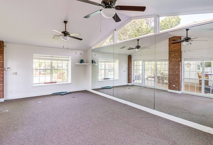 Opulent Ocala Mansion W/ Private Pool & Hot Tub!