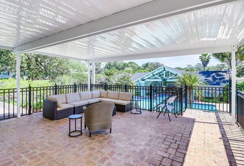 Opulent Ocala Mansion W/ Private Pool & Hot Tub!