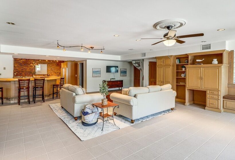 Opulent Ocala Mansion W/ Private Pool & Hot Tub!