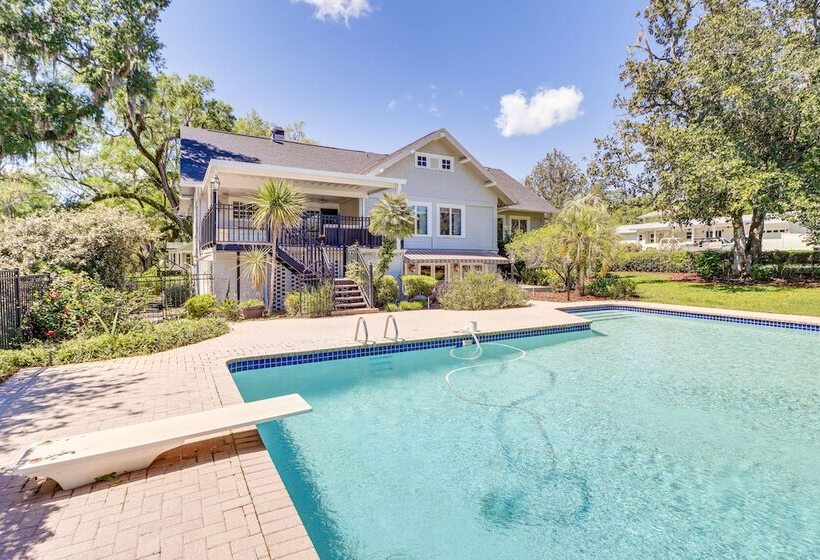 Opulent Ocala Mansion W/ Private Pool & Hot Tub!