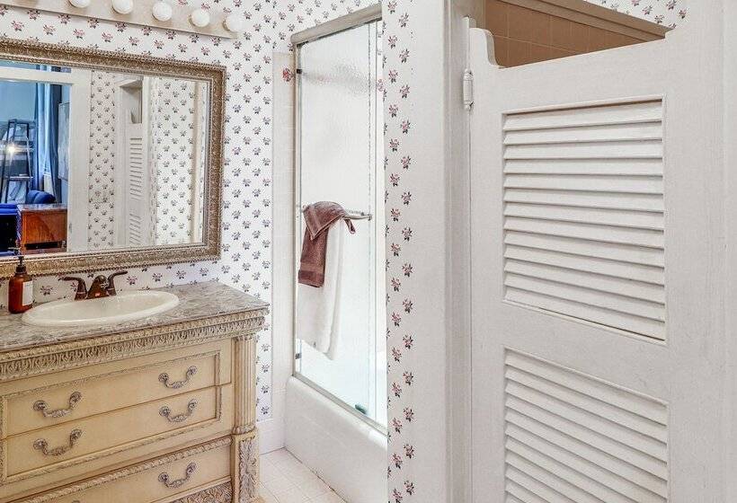 Opulent Ocala Mansion W/ Private Pool & Hot Tub!