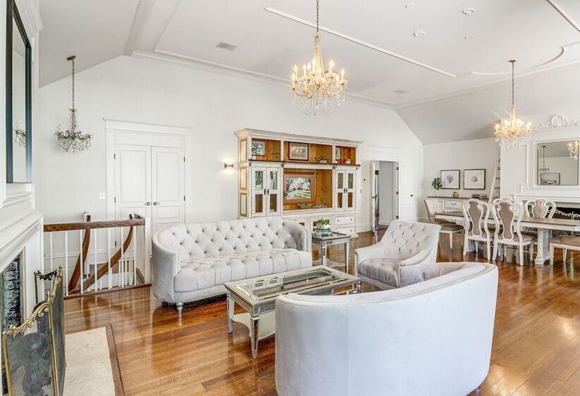 Opulent Ocala Mansion W/ Private Pool & Hot Tub!