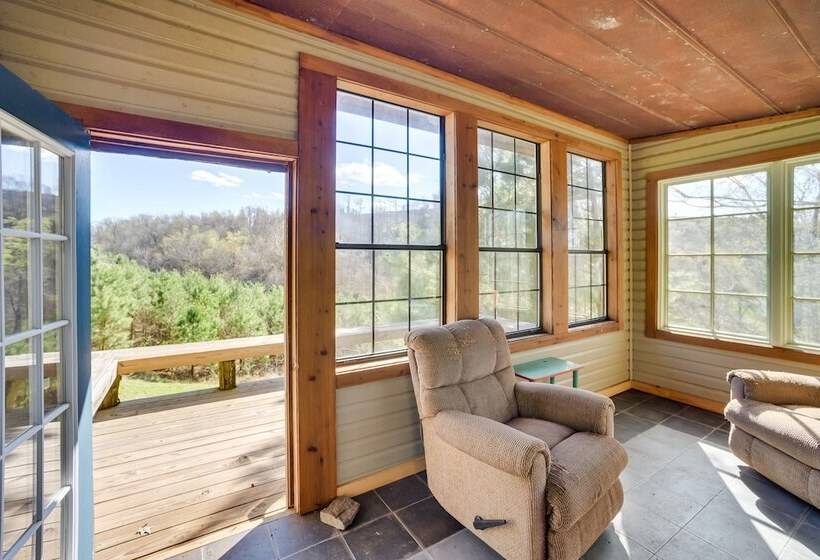 Peaceful Guntersville Cabin: Fire Pit, Near Lake!