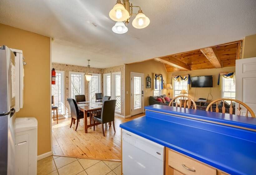 Peaceful Guntersville Cabin: Fire Pit, Near Lake!