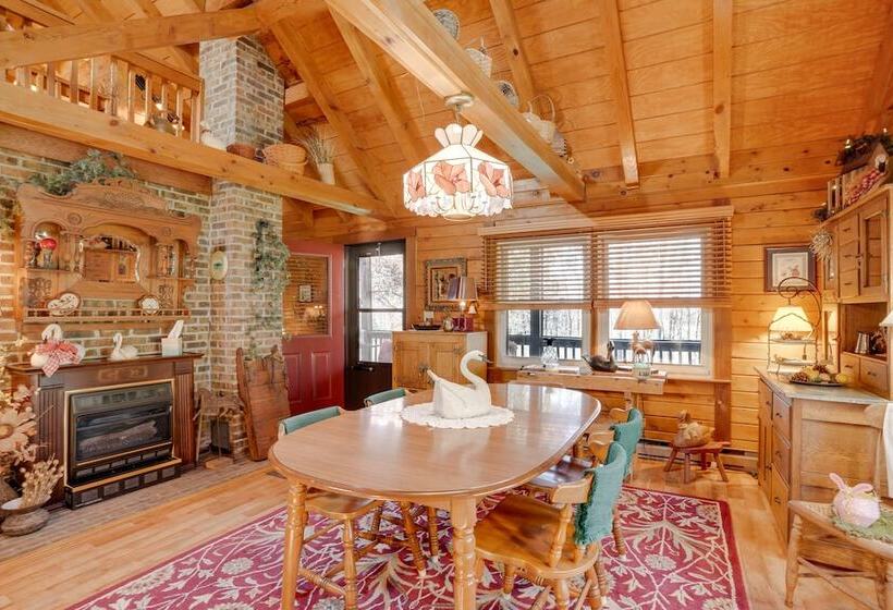 Peaceful Luray Cabin W/ Hot Tub, Deck & Fire Pit!