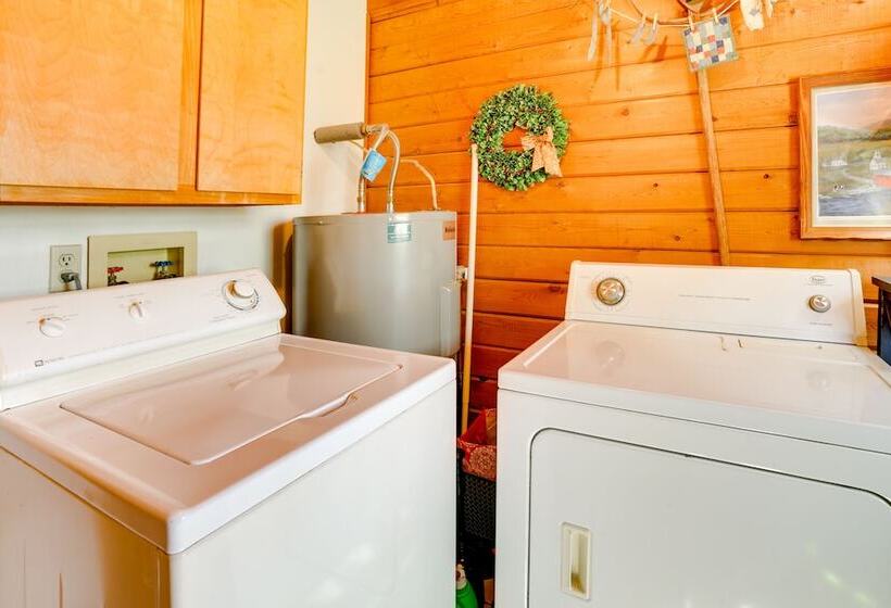 Peaceful Luray Cabin W/ Hot Tub, Deck & Fire Pit!