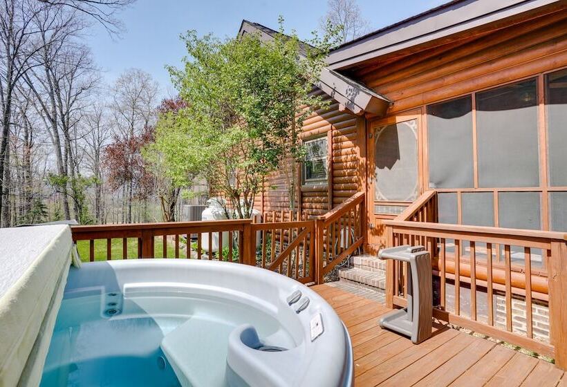 Peaceful Luray Cabin W/ Hot Tub, Deck & Fire Pit!