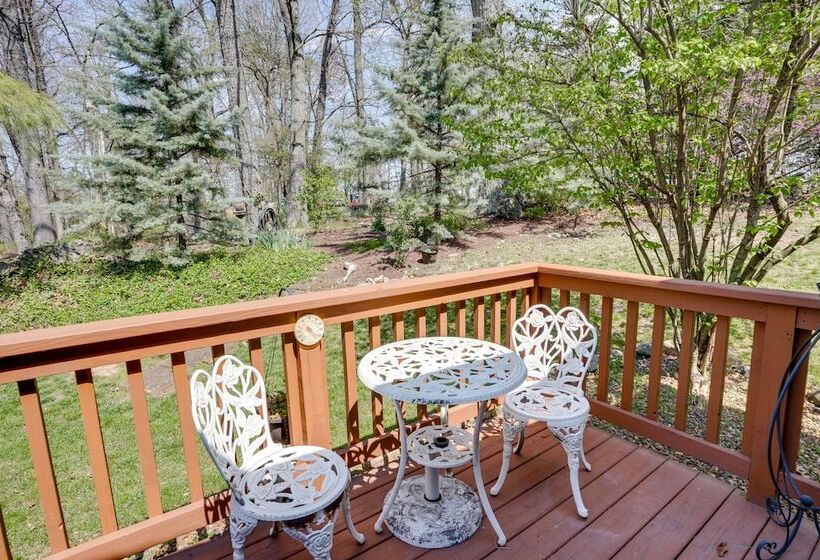 Peaceful Luray Cabin W/ Hot Tub, Deck & Fire Pit!