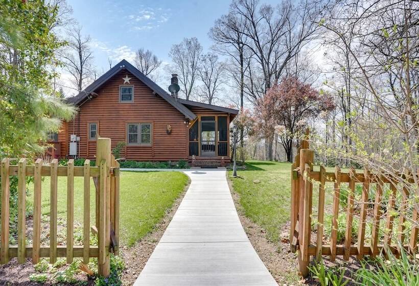 Peaceful Luray Cabin W/ Hot Tub, Deck & Fire Pit!