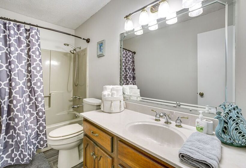 Peaceful Morgan City Home W/ Docks & Canal Access