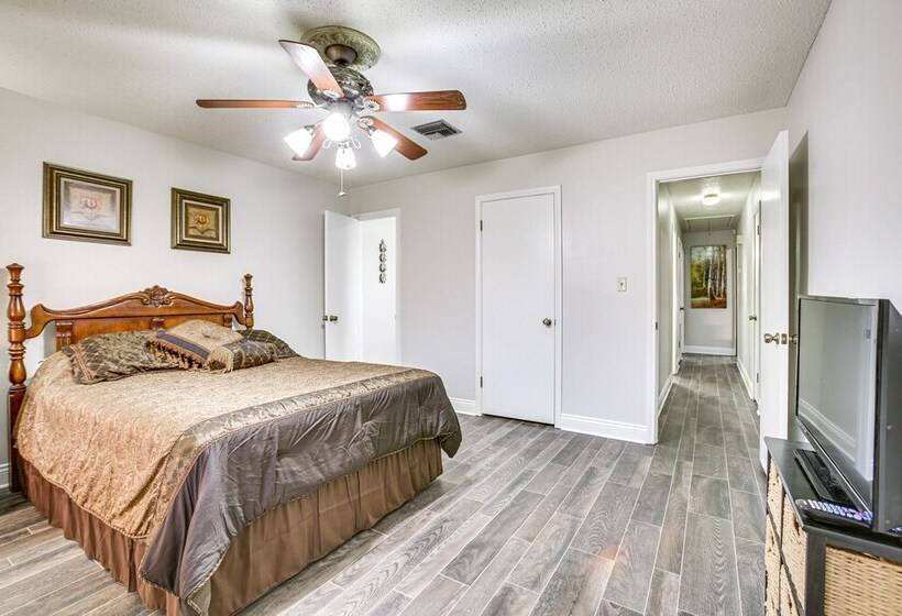 Peaceful Morgan City Home W/ Docks & Canal Access