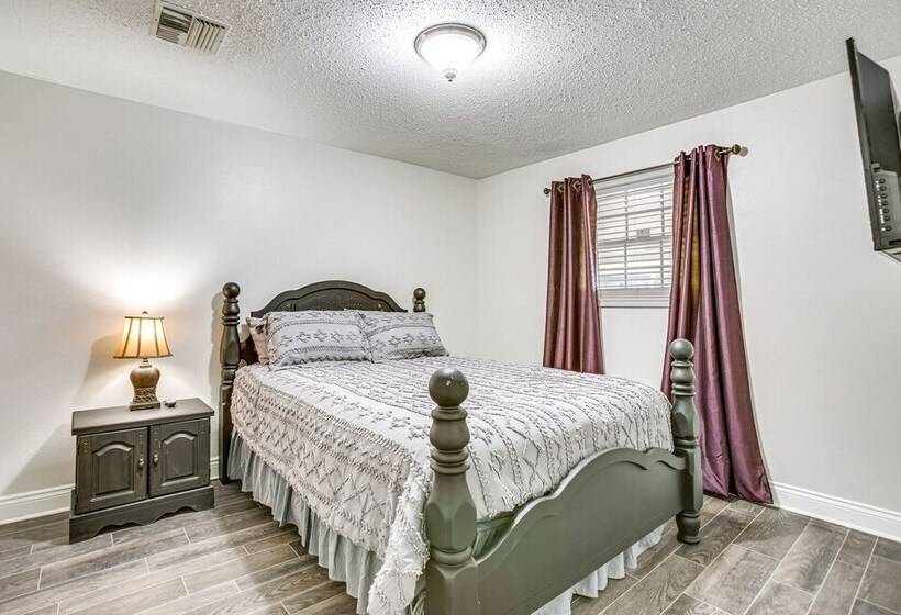 Peaceful Morgan City Home W/ Docks & Canal Access