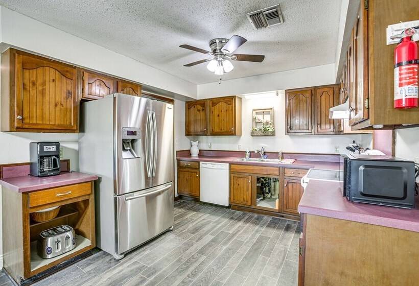 Peaceful Morgan City Home W/ Docks & Canal Access