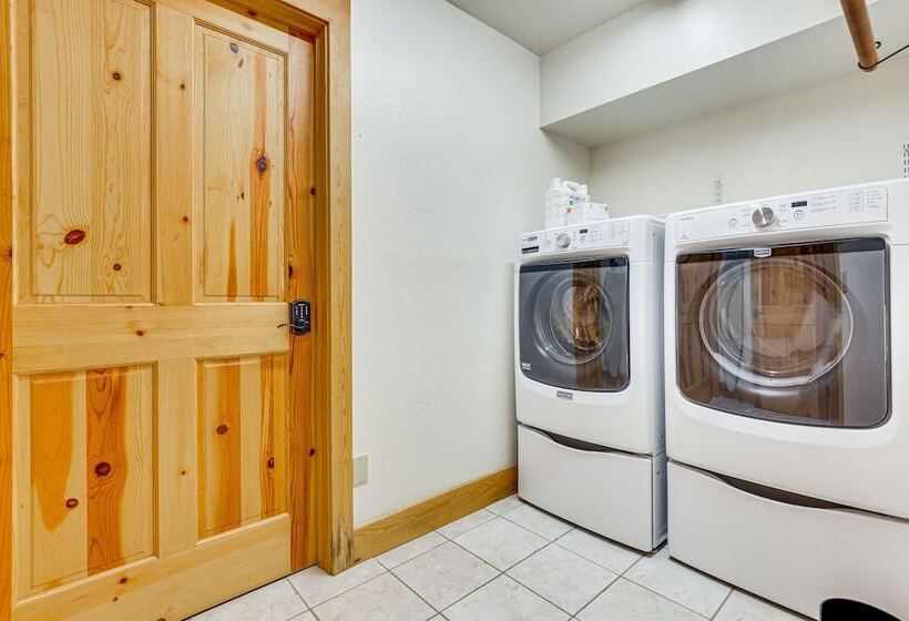 Serene Home W/ Private Hot Tub In Silverthorne