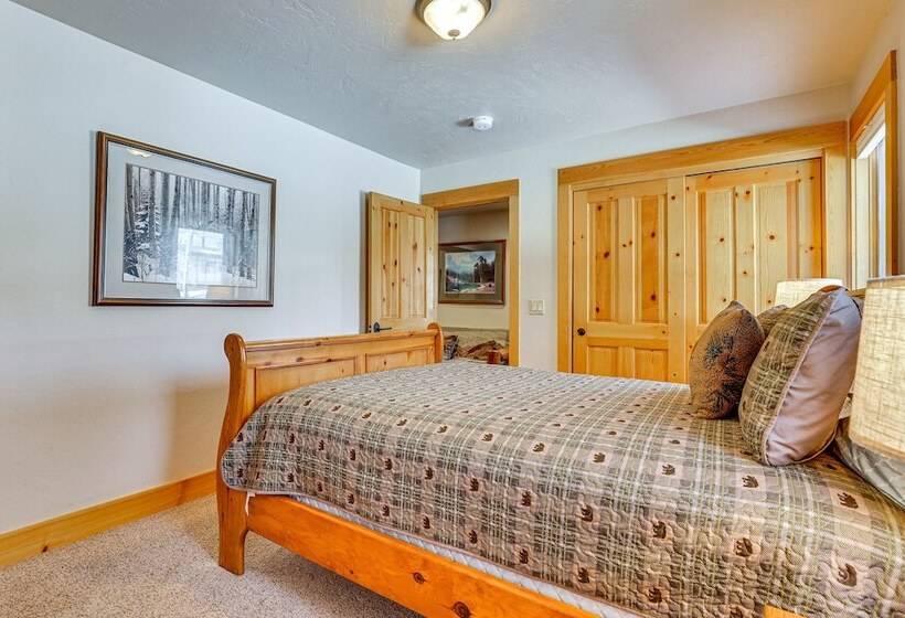 Serene Home W/ Private Hot Tub In Silverthorne