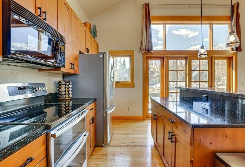 Serene Home W/ Private Hot Tub In Silverthorne
