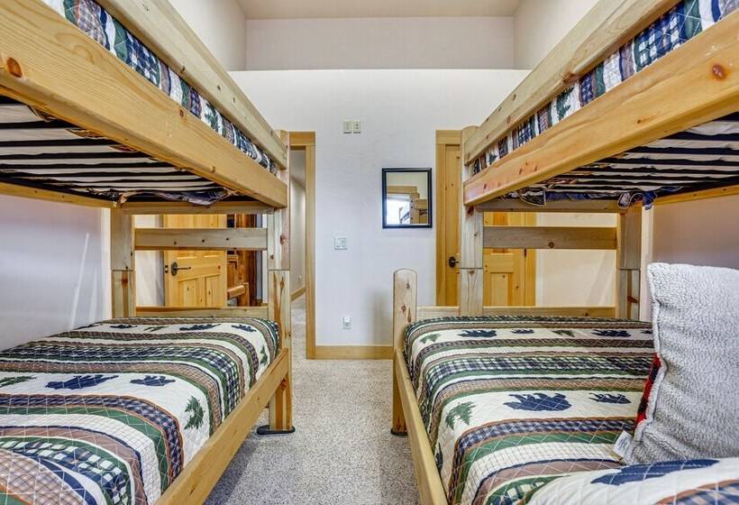 Serene Home W/ Private Hot Tub In Silverthorne