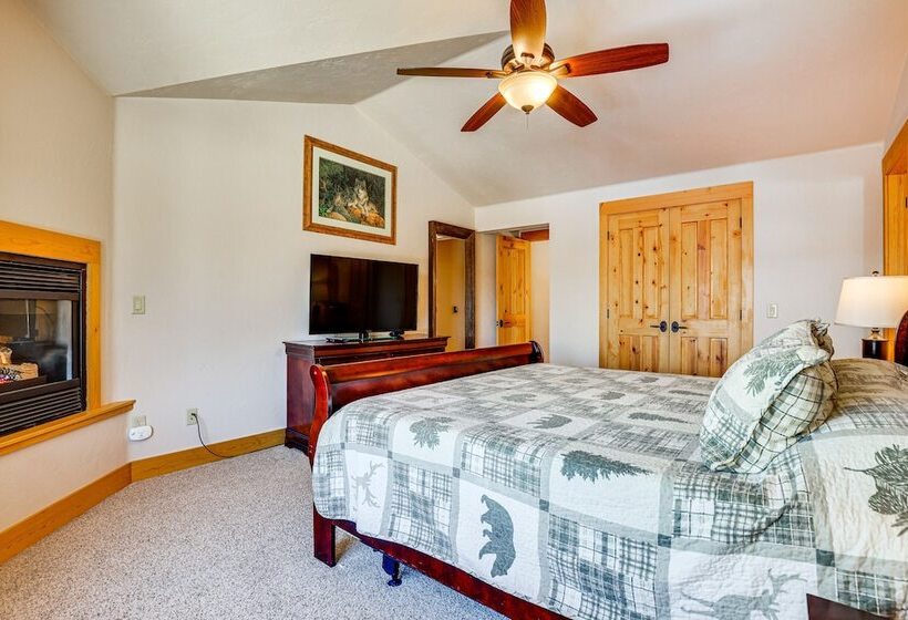 Serene Home W/ Private Hot Tub In Silverthorne