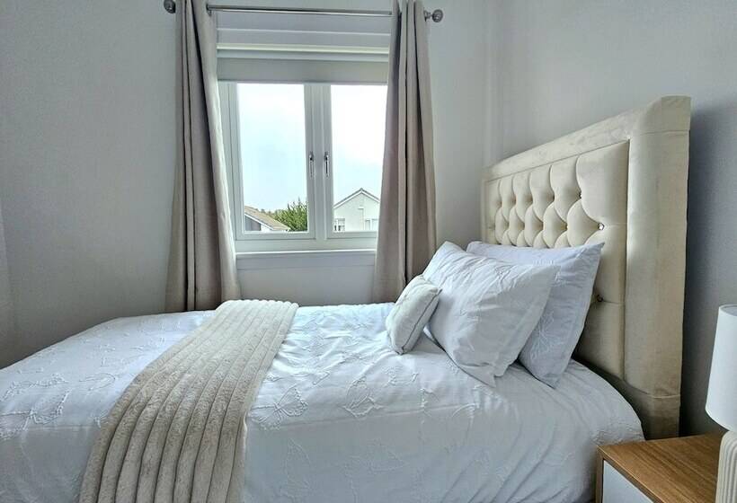 بنسيون Family Home With Free Parking