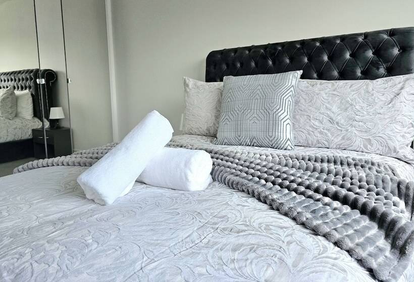 بنسيون Family Home With Free Parking