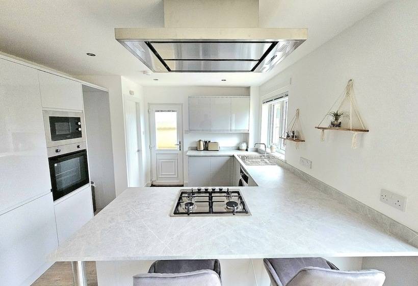 بنسيون Family Home With Free Parking