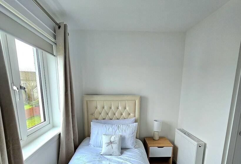 بنسيون Family Home With Free Parking