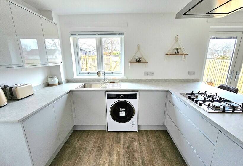 بنسيون Family Home With Free Parking