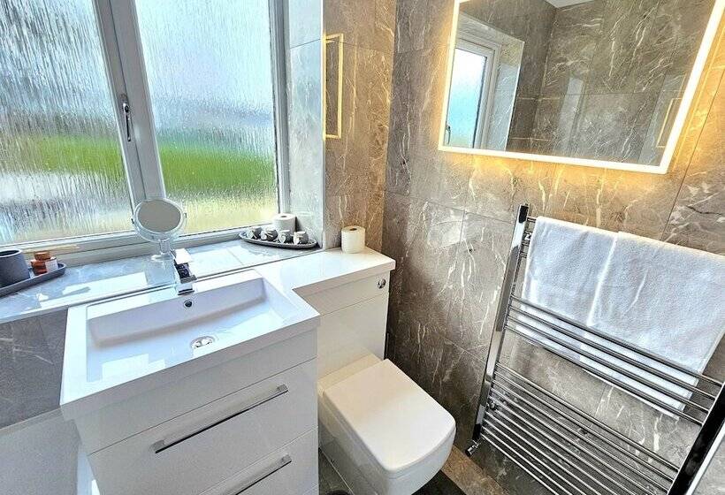 بنسيون Family Home With Free Parking