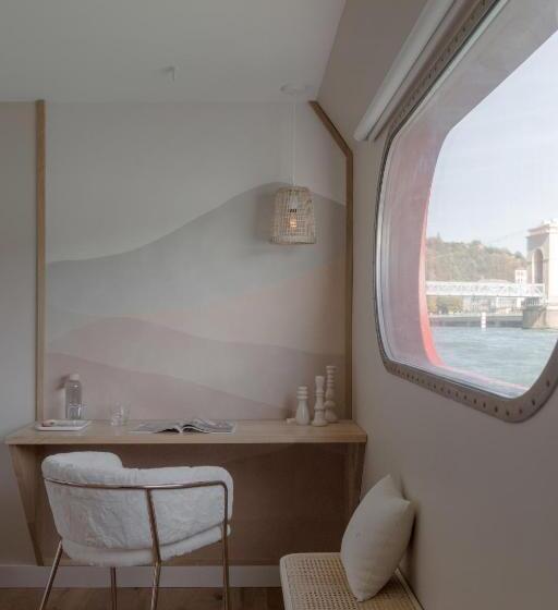 膳宿费 La Peniche   Bed And Bicycle   Aigues Mortes