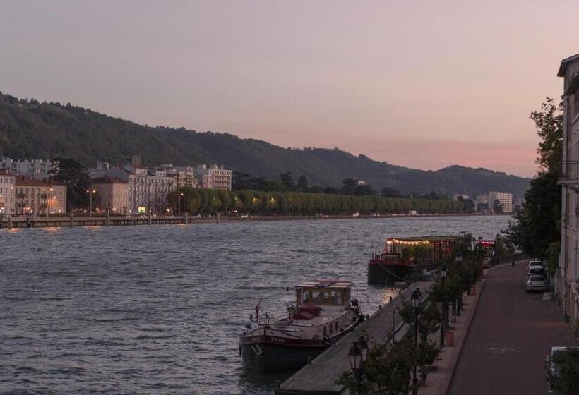 膳宿费 La Peniche   Bed And Bicycle   Aigues Mortes