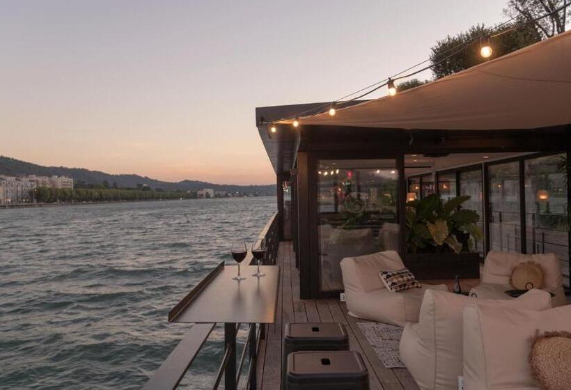 膳宿费 La Peniche   Bed And Bicycle   Aigues Mortes