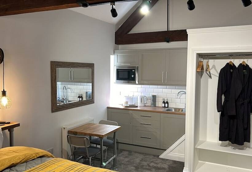 Пансион The Old Stables