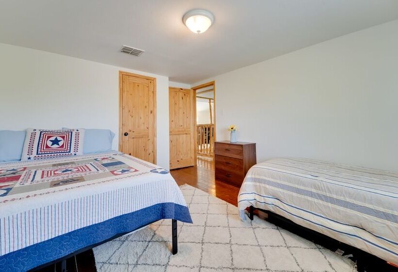 Pet Friendly Cabin On 3 Acres: 7 Mi To Uvalde!