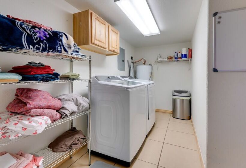 Pet Friendly Cabin On 3 Acres: 7 Mi To Uvalde!