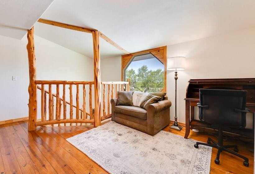 Pet Friendly Cabin On 3 Acres: 7 Mi To Uvalde!