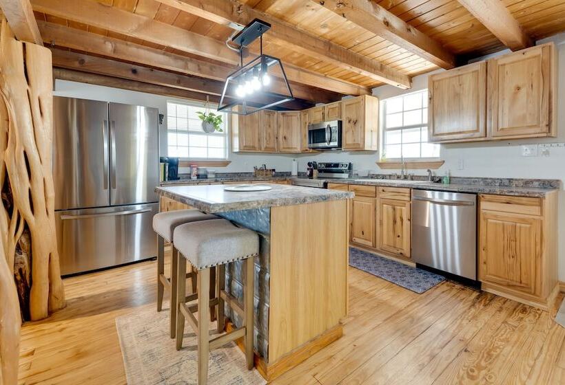 Pet Friendly Cabin On 3 Acres: 7 Mi To Uvalde!