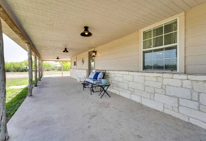 Pet Friendly Cabin On 3 Acres: 7 Mi To Uvalde!